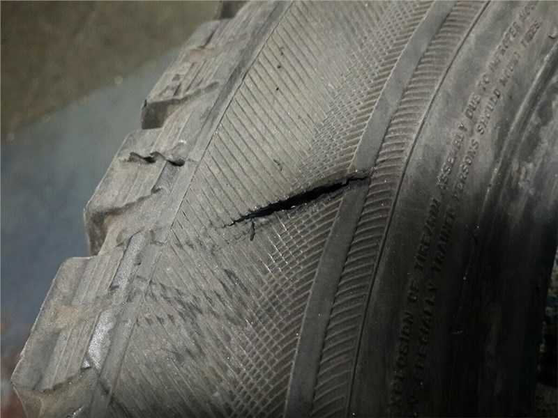 Выездной ремонт бокового пореза шины в Москве